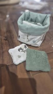 panier en tissus avec lingettes assortis pour bébé